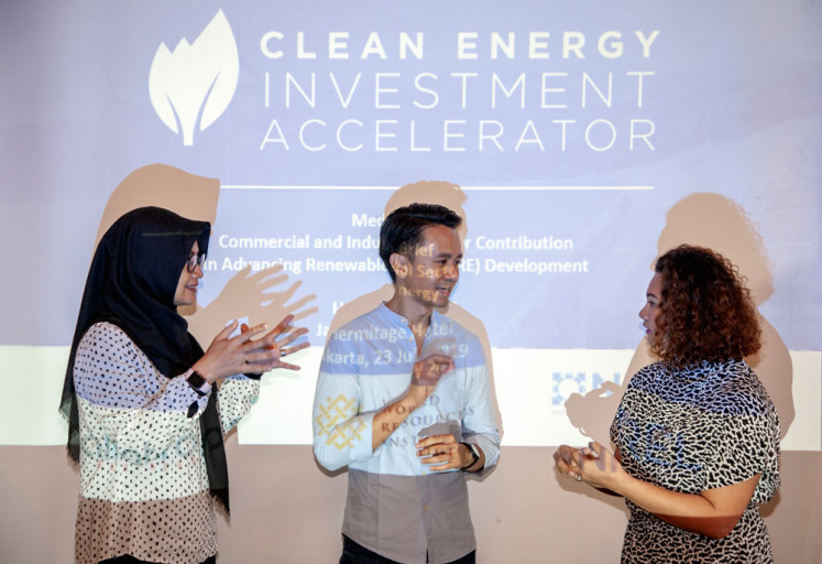 Good point: H&M regional sustainability manager Anya Sapphira (right), World Resources Institute (WRI) Indonesia climate and energy manager Almo Pradana (center) and Allotrope Partners country director Gina Lisdiani (left) share views during a recent forum. 